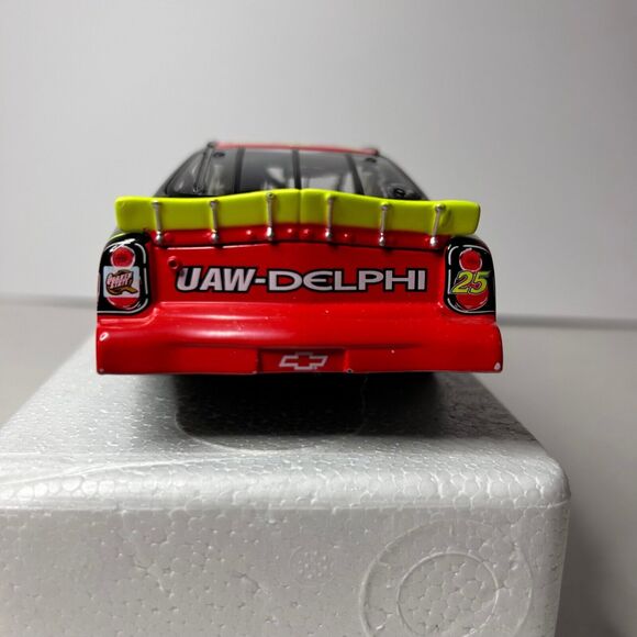 Jerry Nadeau #25 UAW Delphi 2002 Monte Carlo 1:24 Diecast Car MAC Tools NASCAR - Picture 6 of 10
